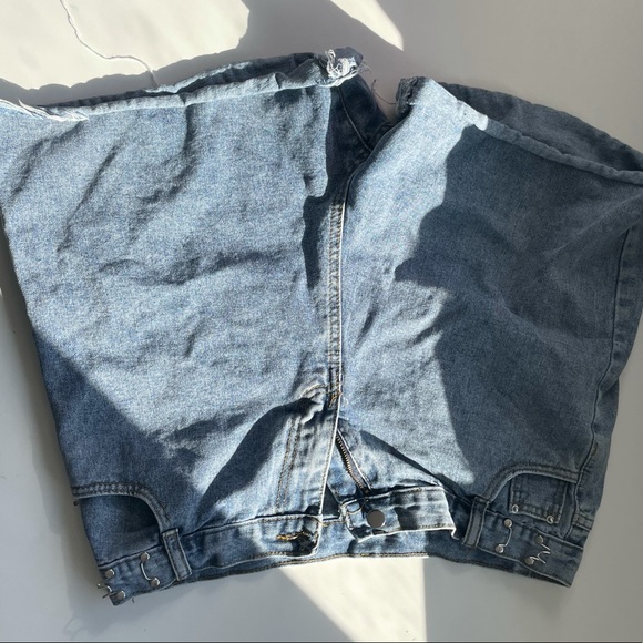 Blue jeans, great condition size large fits big - Picture 2 of 3